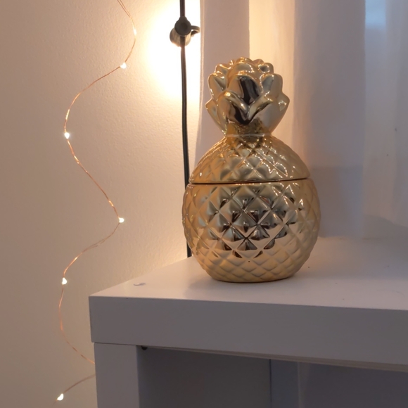 Gold pineapple candle - Picture 1 of 3
